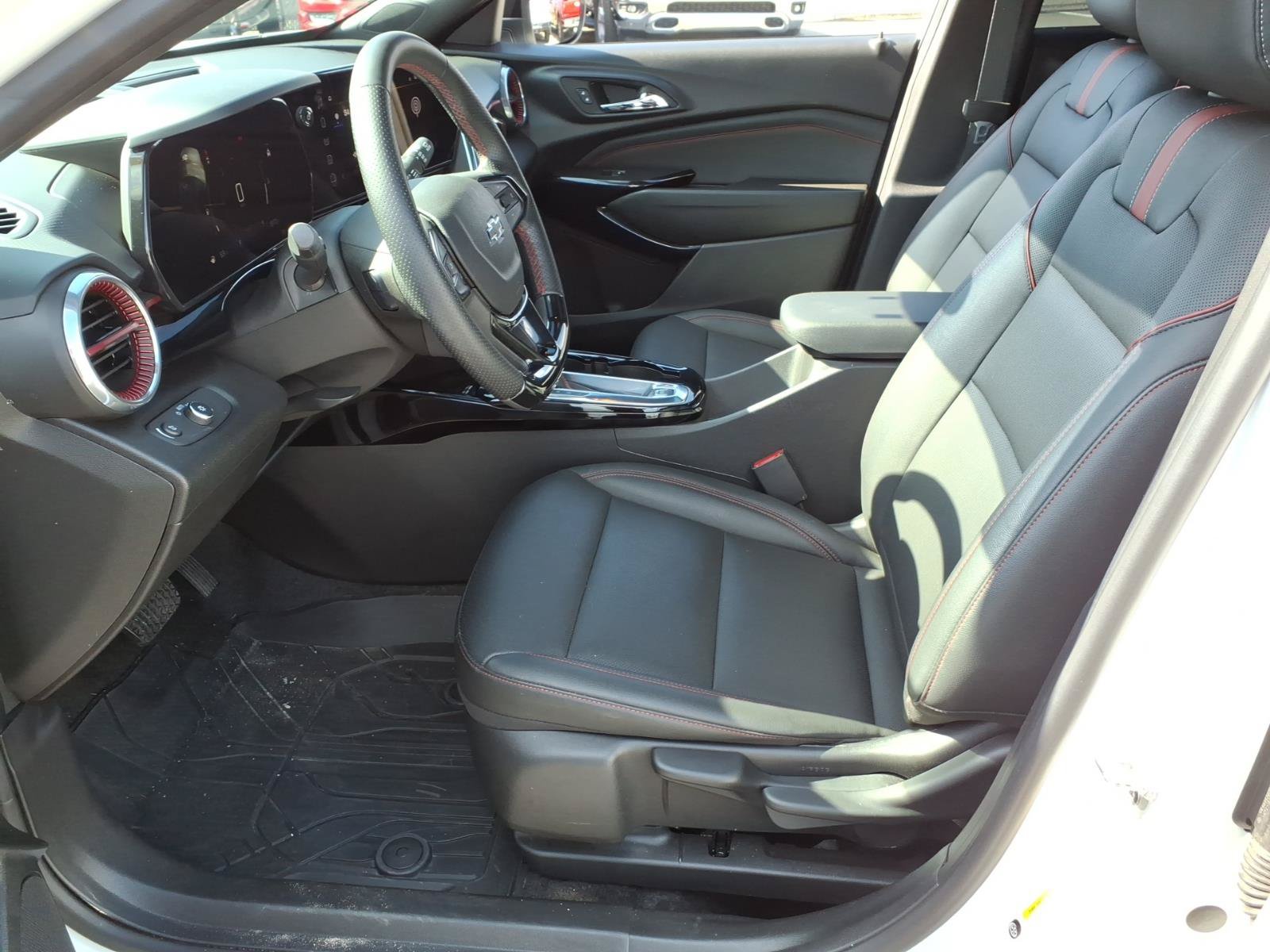 Used 2024 Chevrolet Trax RS w/ Sunroof Package FWD image 10