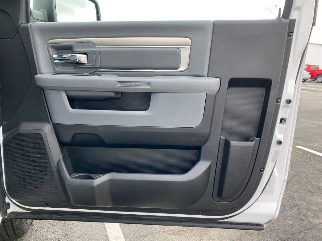 Used 2020 RAM 1500 Classic SLT image 9