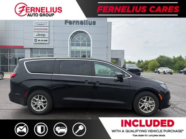 Used 2026 Chrysler Voyager LX FWD image 2