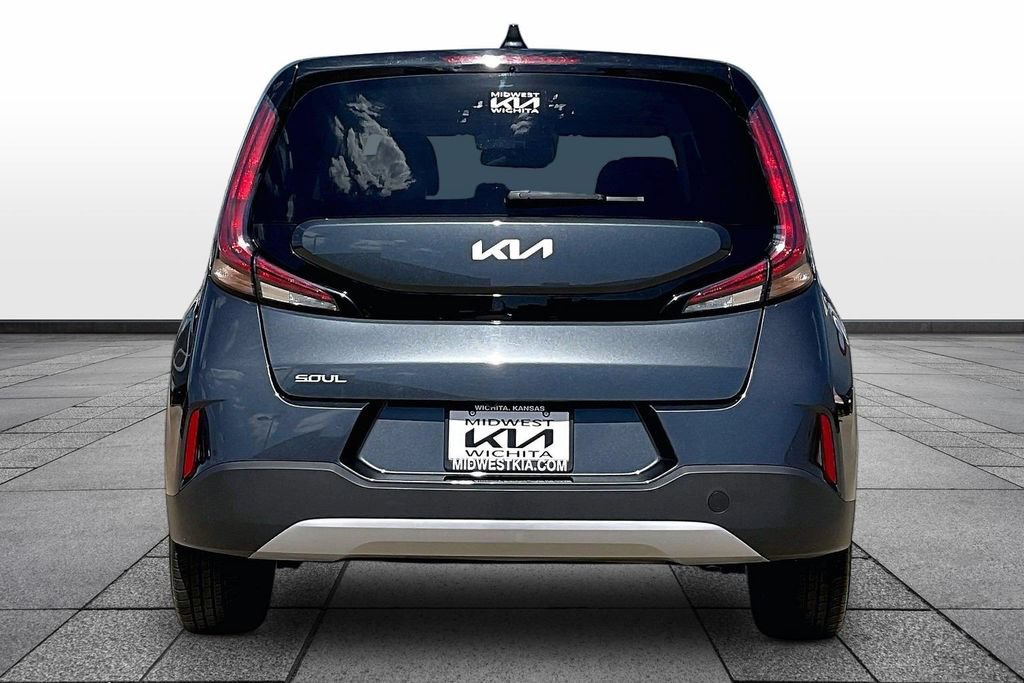 Used 2024 Kia Soul LX w/ Option Group 015 FWD image 4