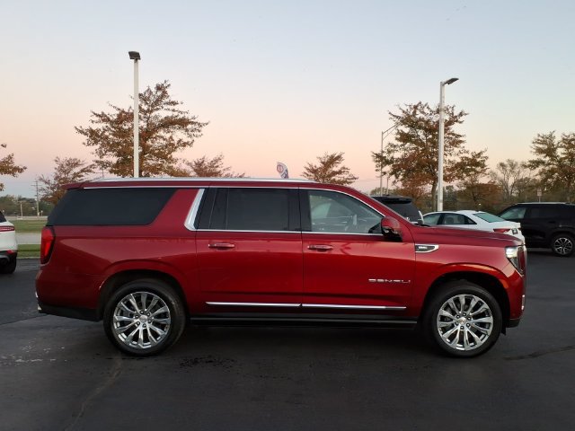 Used 2024 GMC Yukon XL Denali w/ Advanced Technology Package AWD/4WD image 3