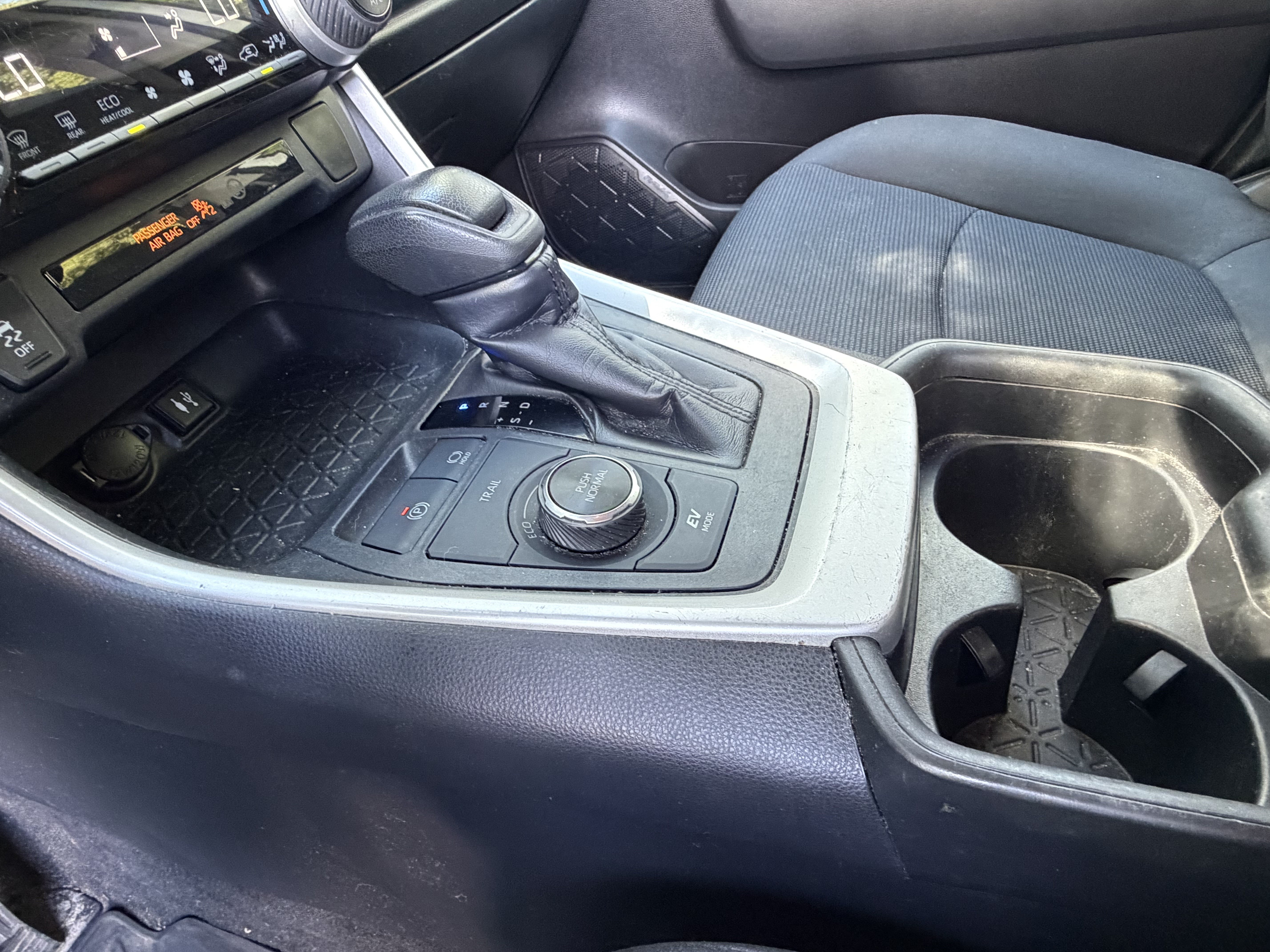 Used 2019 Toyota RAV4 LE AWD/4WD image 28
