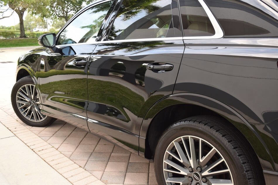 Used 2022 Audi Q3 2.0T Premium w/ Convenience Package AWD/4WD image 25