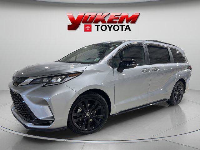 Certified 2023 Toyota Sienna XSE image 1