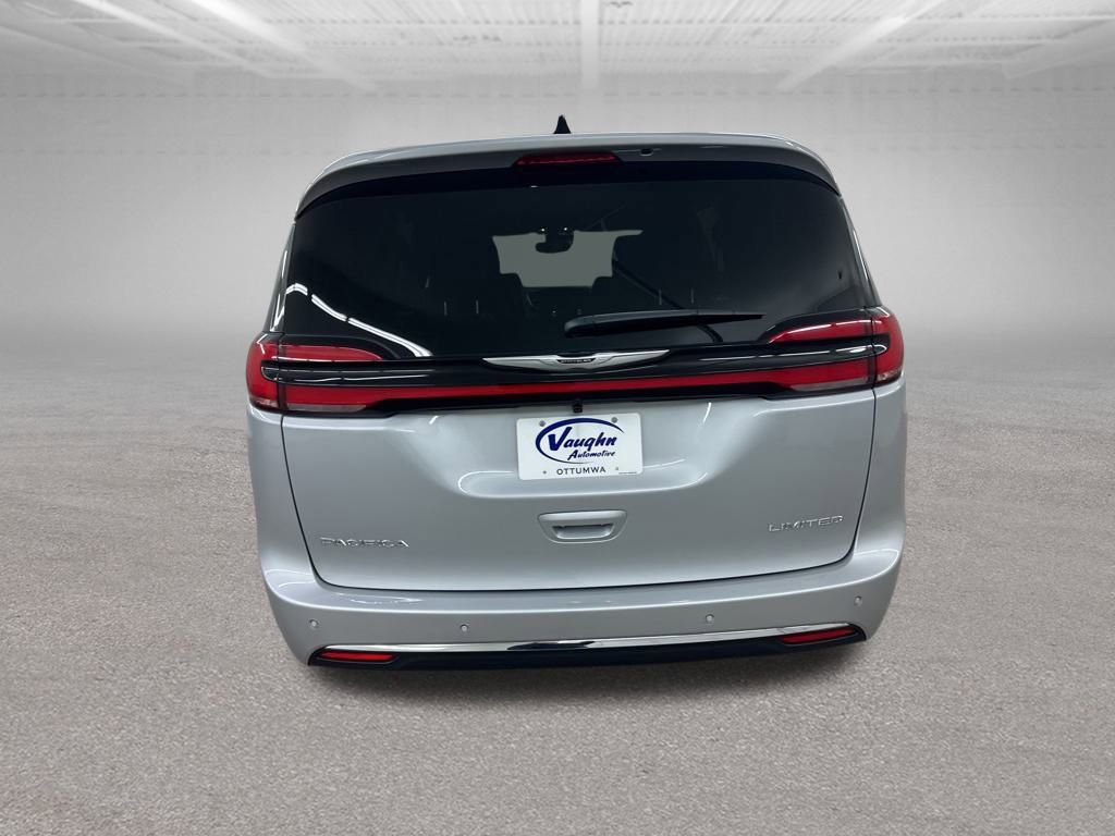 New 2026 Chrysler Pacifica Limited image 9