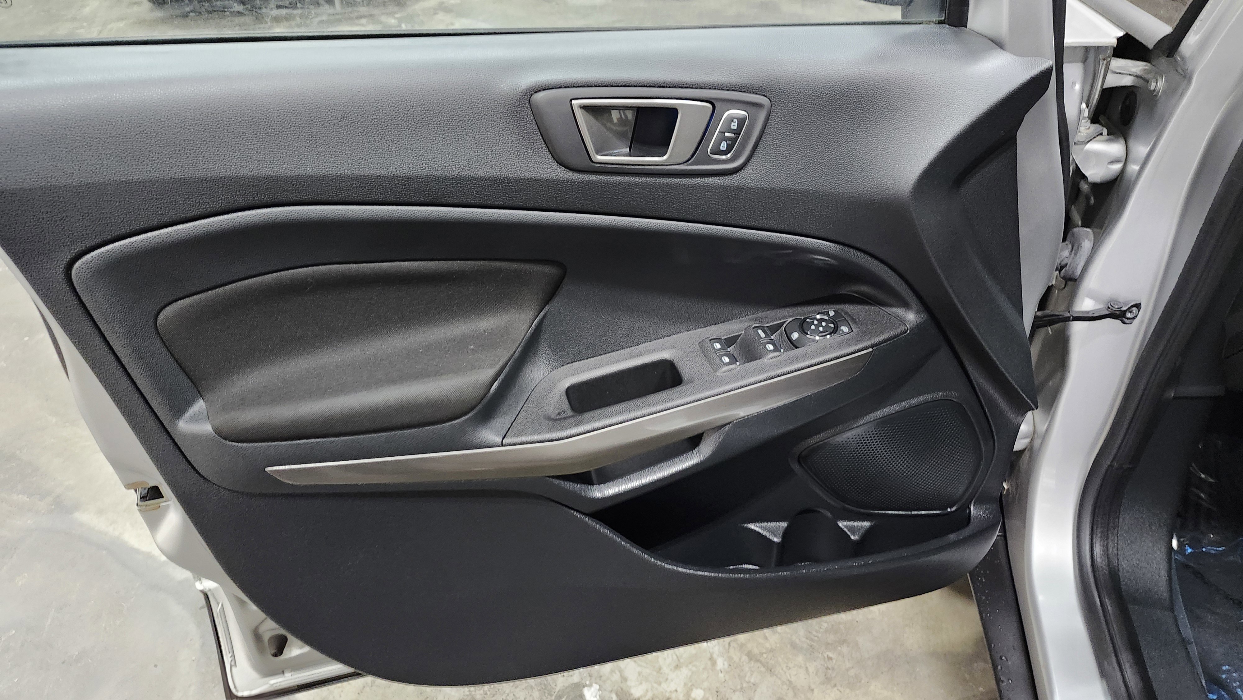 Used 2020 Ford EcoSport SE w/ SE Convenience Package image 24