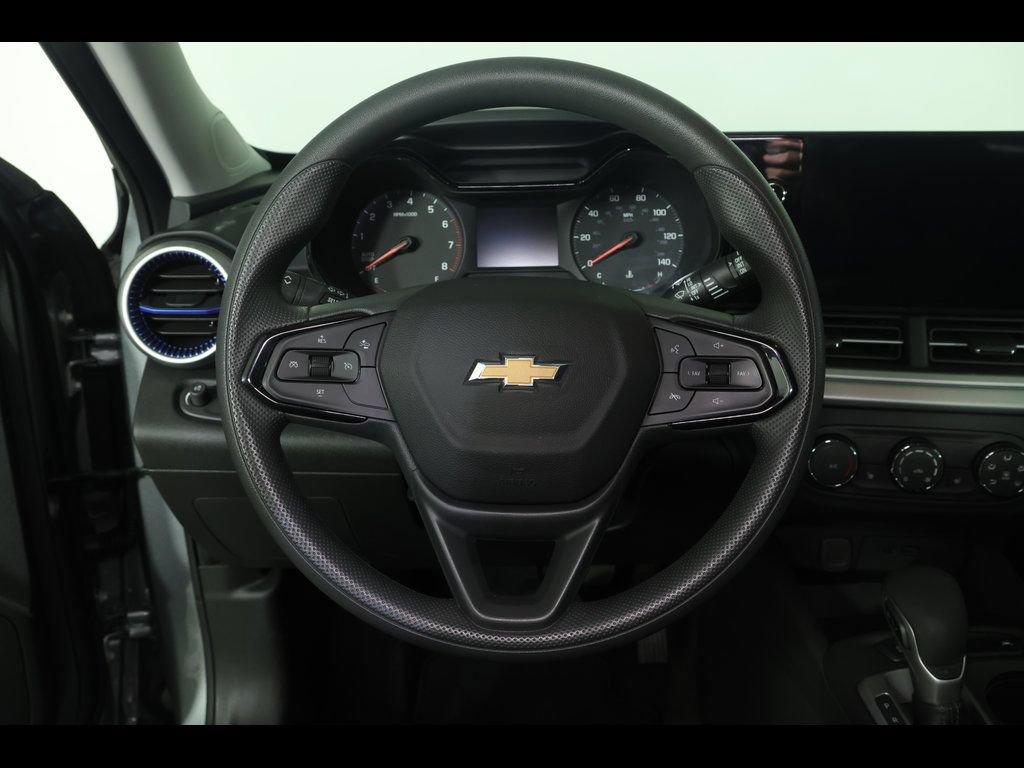 Used 2024 Chevrolet Trax LS w/ LS Convenience Package FWD image 11