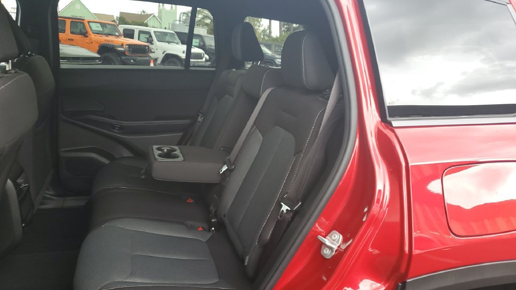 Used 2026 Jeep Cherokee Laredo AWD/4WD image 15