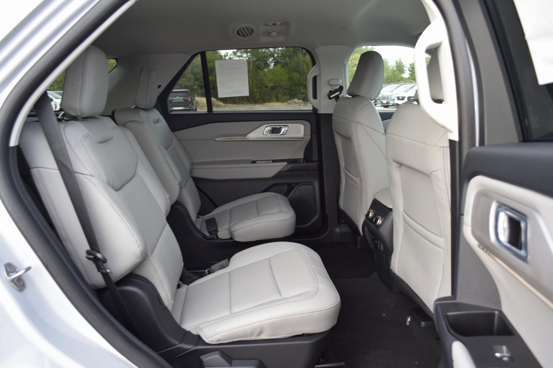 New 2026 Ford Explorer Active w/ Active Comfort Package image 24
