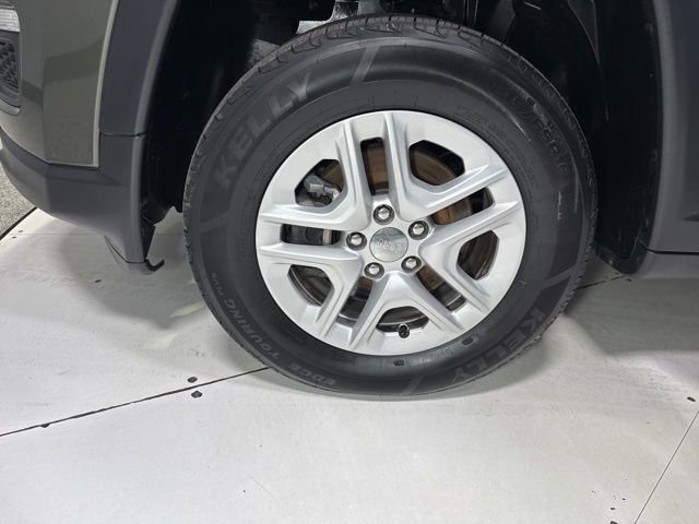 Used 2018 Jeep Compass Sport w/ Cold Weather Group image 5