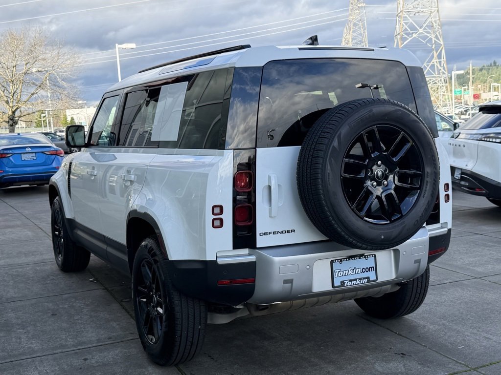 Used 2025 Land Rover Defender 110 S image 5