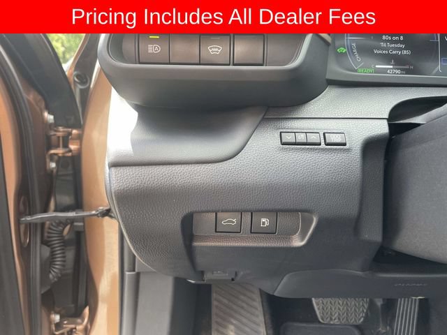 Used 2025 Toyota Crown Platinum AWD/4WD image 24
