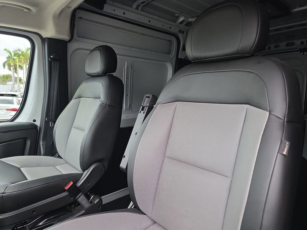 Used 2025 RAM ProMaster 2500 w/ Convenience Group FWD image 29