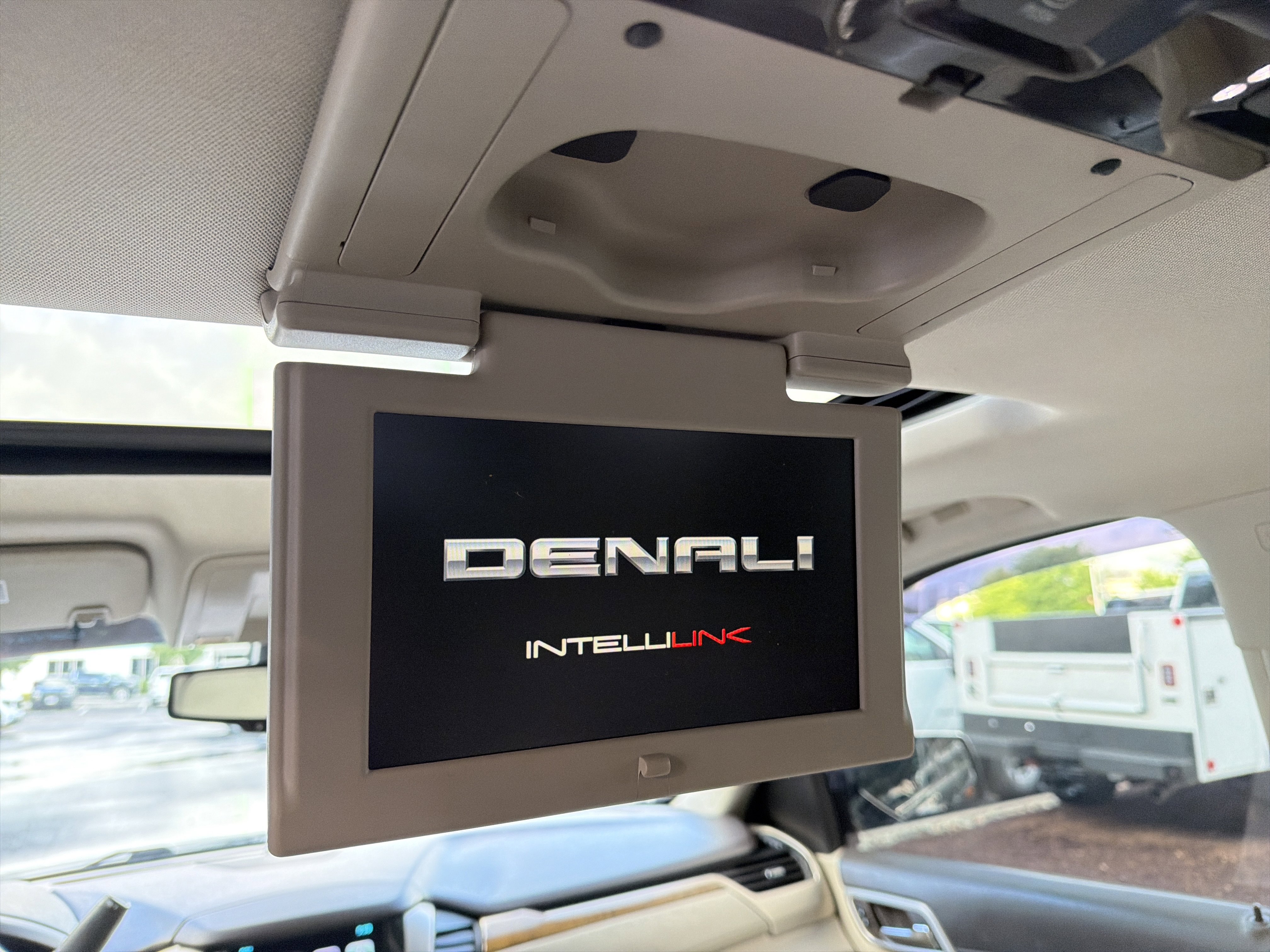 Used 2017 GMC Yukon Denali w/ Open Road Package AWD/4WD image 29