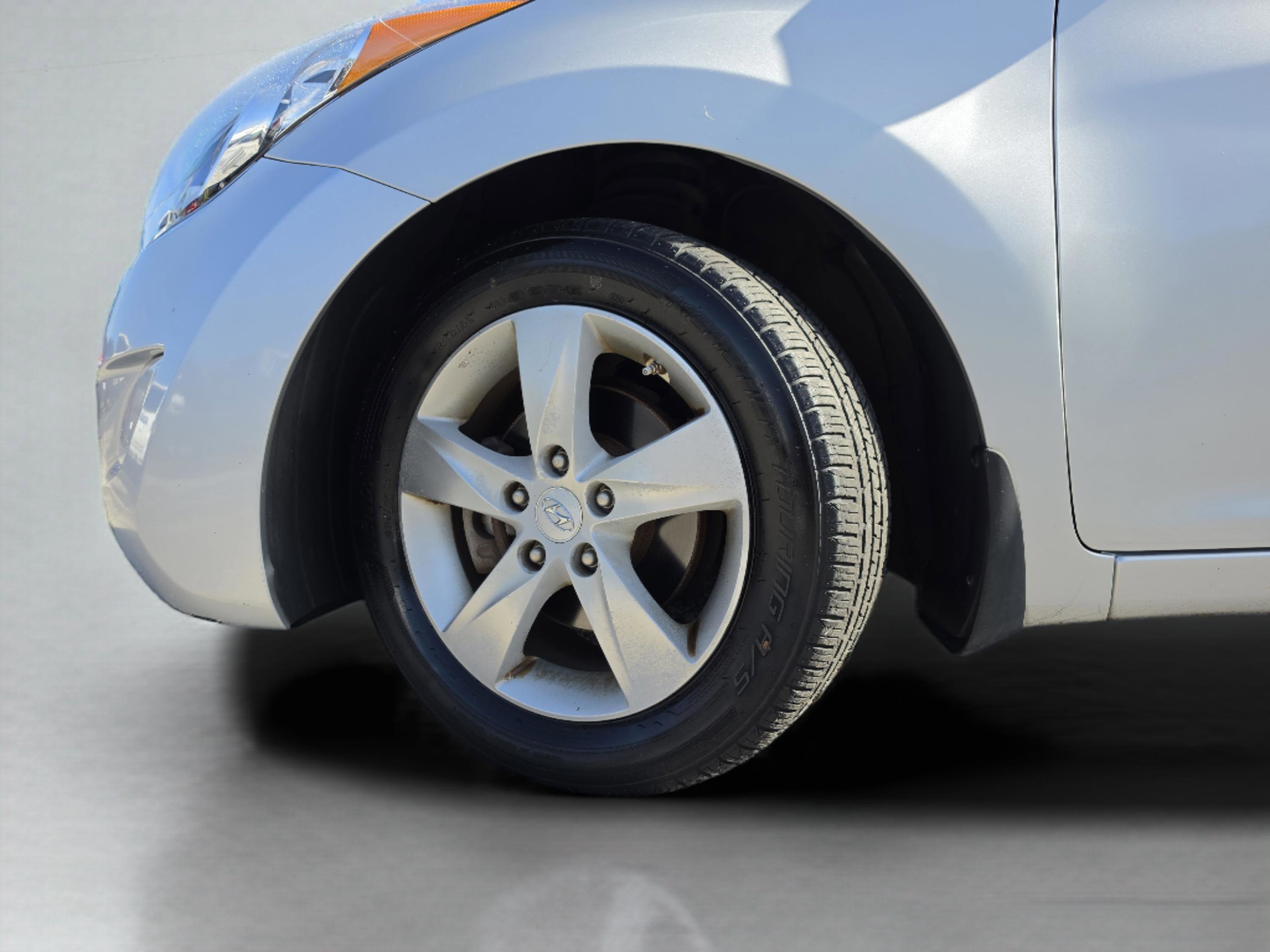 Used 2013 Hyundai Elantra GLS w/ Preferred Pkg image 35