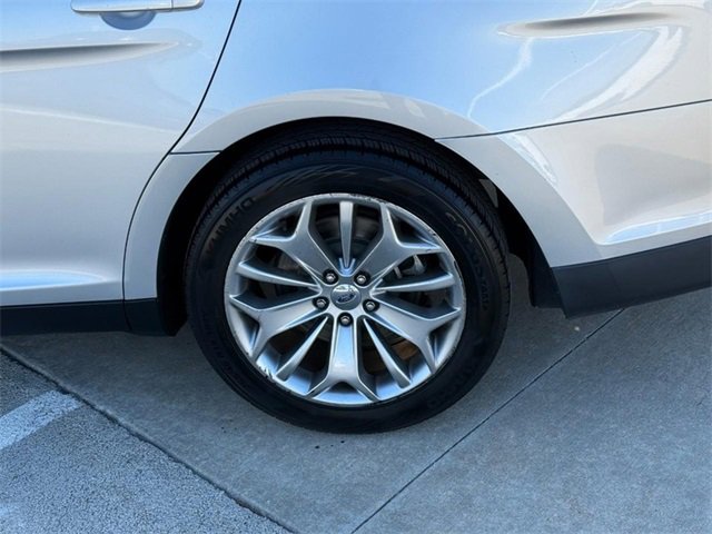 Used 2013 Ford Taurus Limited image 8