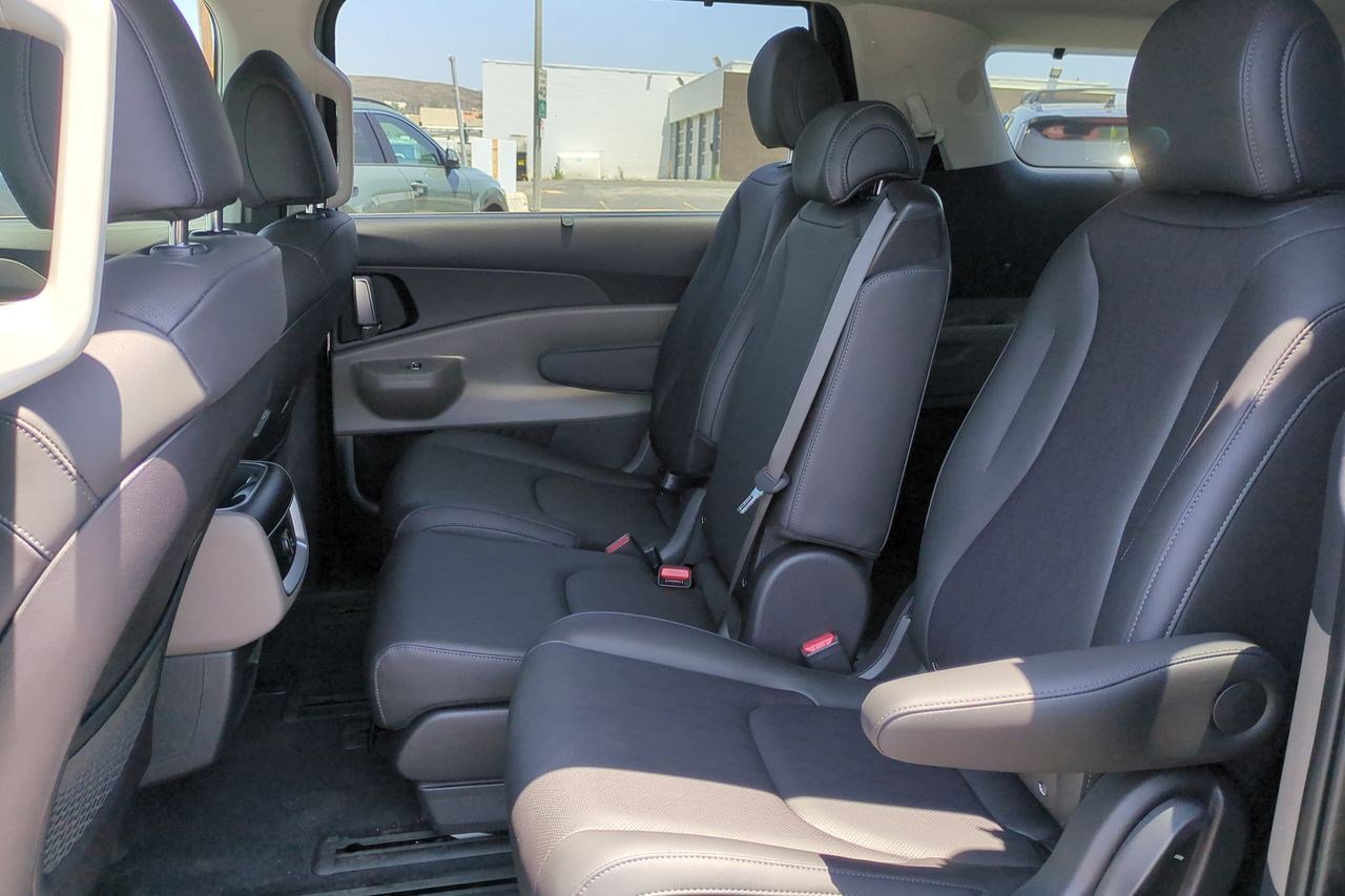 New 2026 Kia Carnival EX image 21