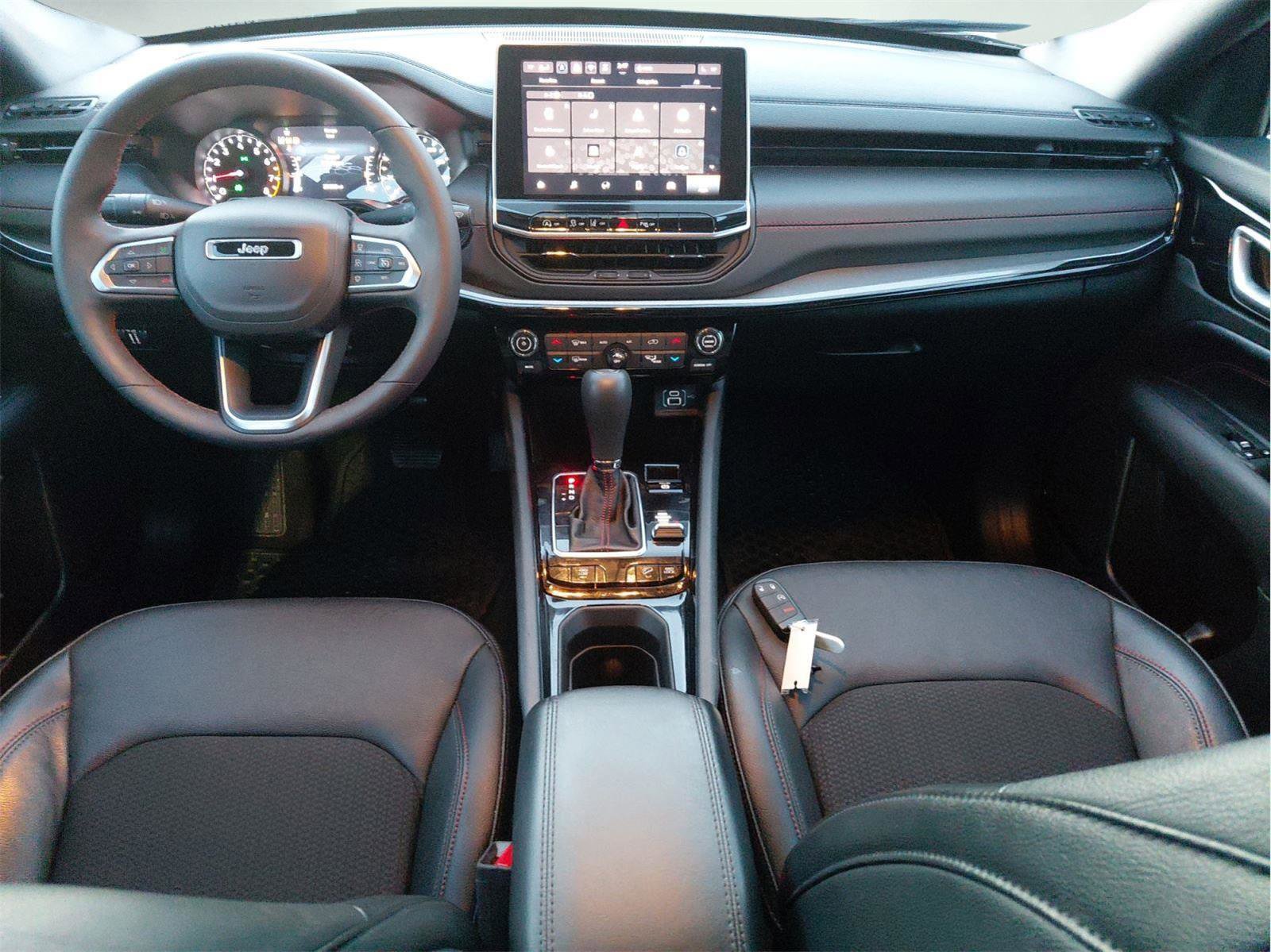 Used 2024 Jeep Compass Trailhawk w/ Trailhawk Convenience Group image 10