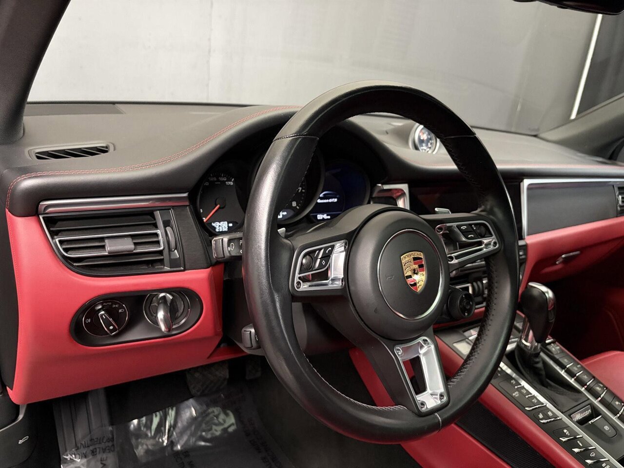 Used 2020 Porsche Macan GTS AWD/4WD image 21