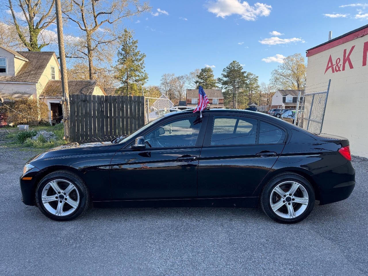 Used 2013 BMW 320i xDrive 320i xDrive AWD 4dr Sedan image 4