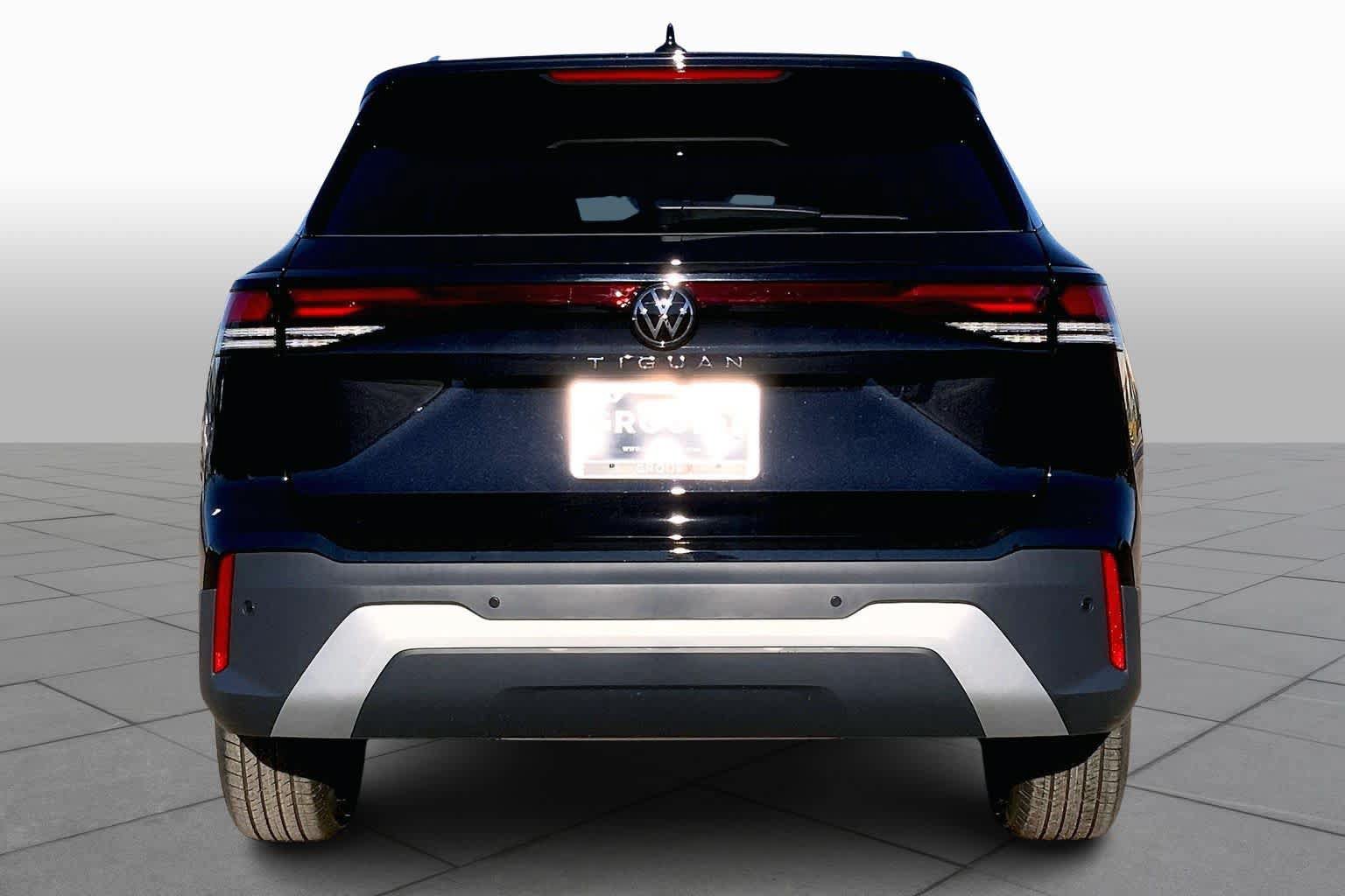 Used 2026 Volkswagen Tiguan S FWD image 4