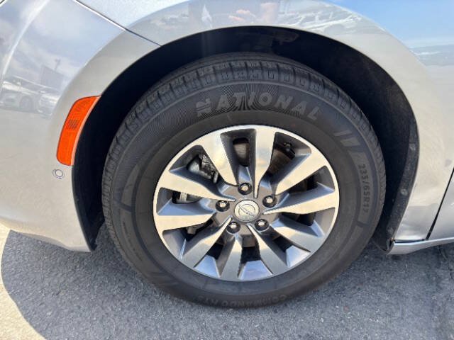 Used 2019 Chrysler Pacifica Touring-L Plus FWD image 9
