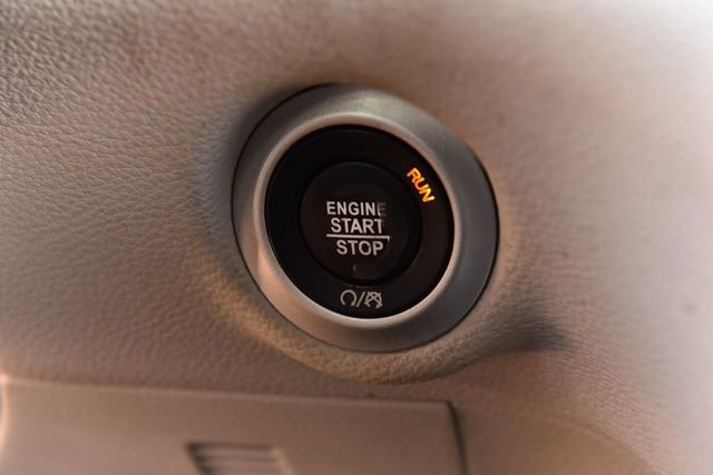 Used 2021 Chrysler Pacifica Touring-L FWD image 18