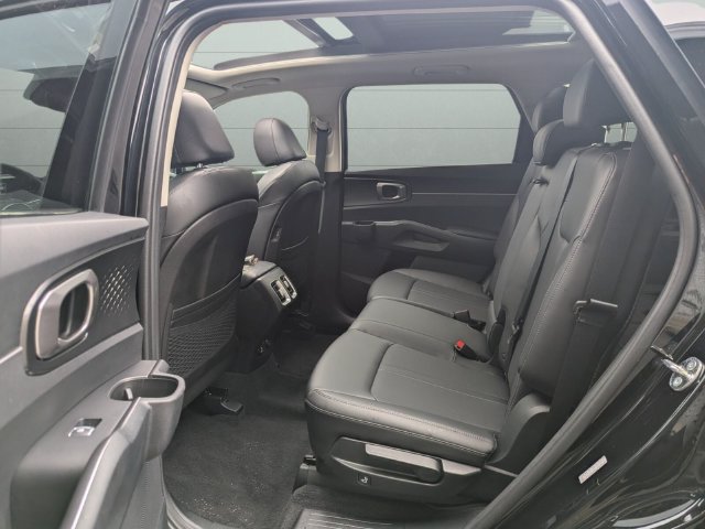 Used 2023 Kia Sorento S w/ Panoramic Sunroof Package FWD image 29