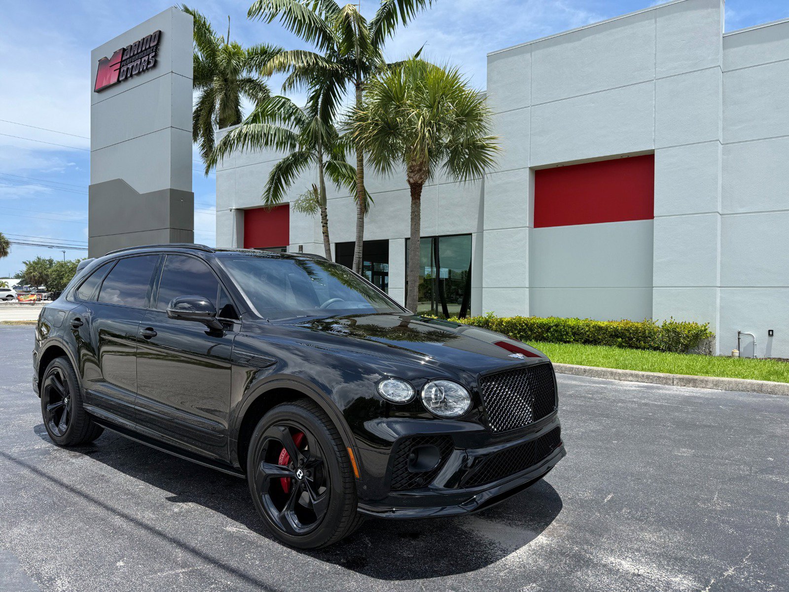 Used 2022 Bentley Bentayga AWD/4WD image 1