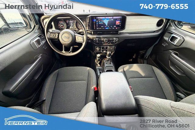 Used 2025 Jeep Gladiator Nighthawk image 12