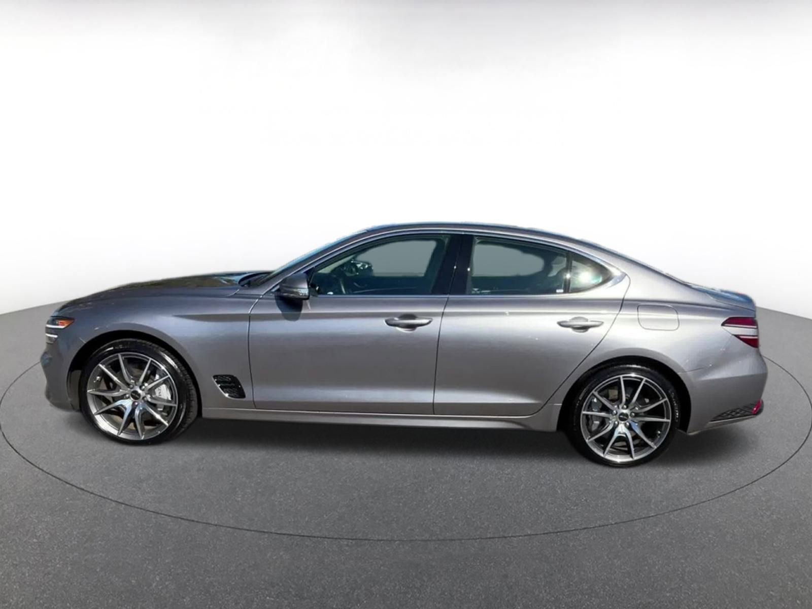 Used 2025 Genesis G70 2.5T image 8