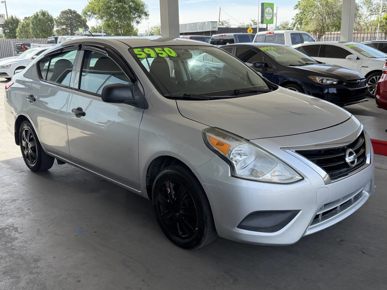 Used 2015 Nissan Versa S Plus FWD image 2