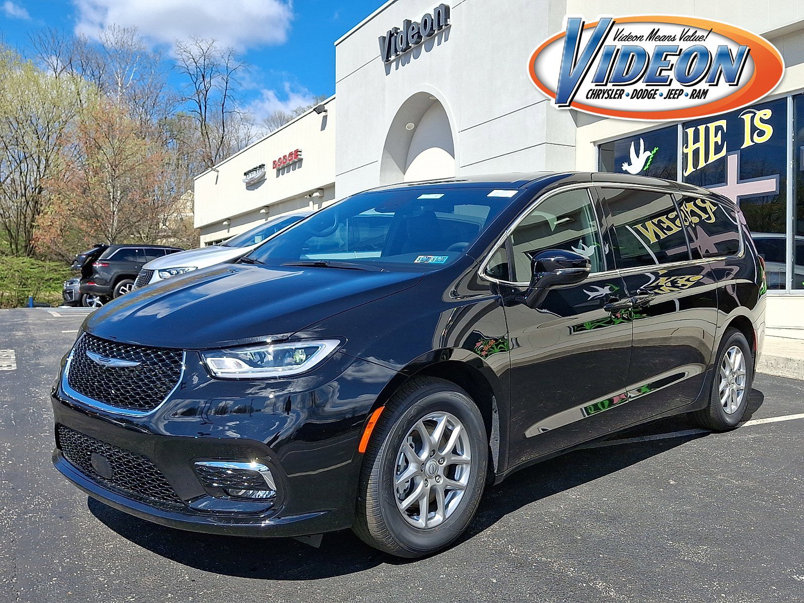 New 2026 Chrysler Pacifica Select FWD image 1