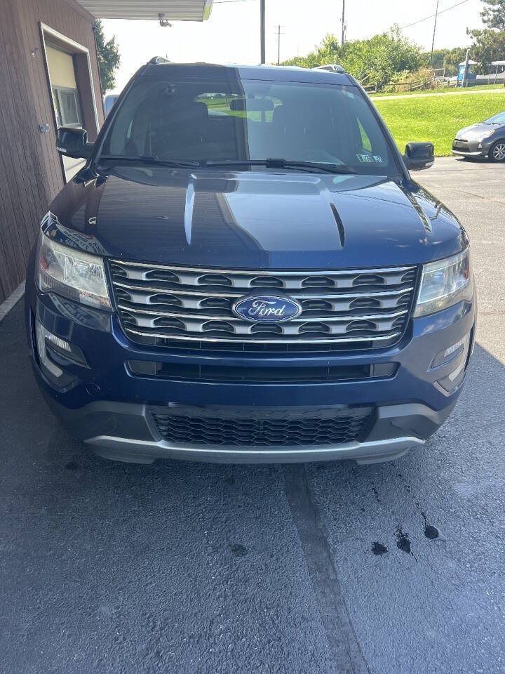 Used 2017 Ford Explorer XLT AWD/4WD image 6