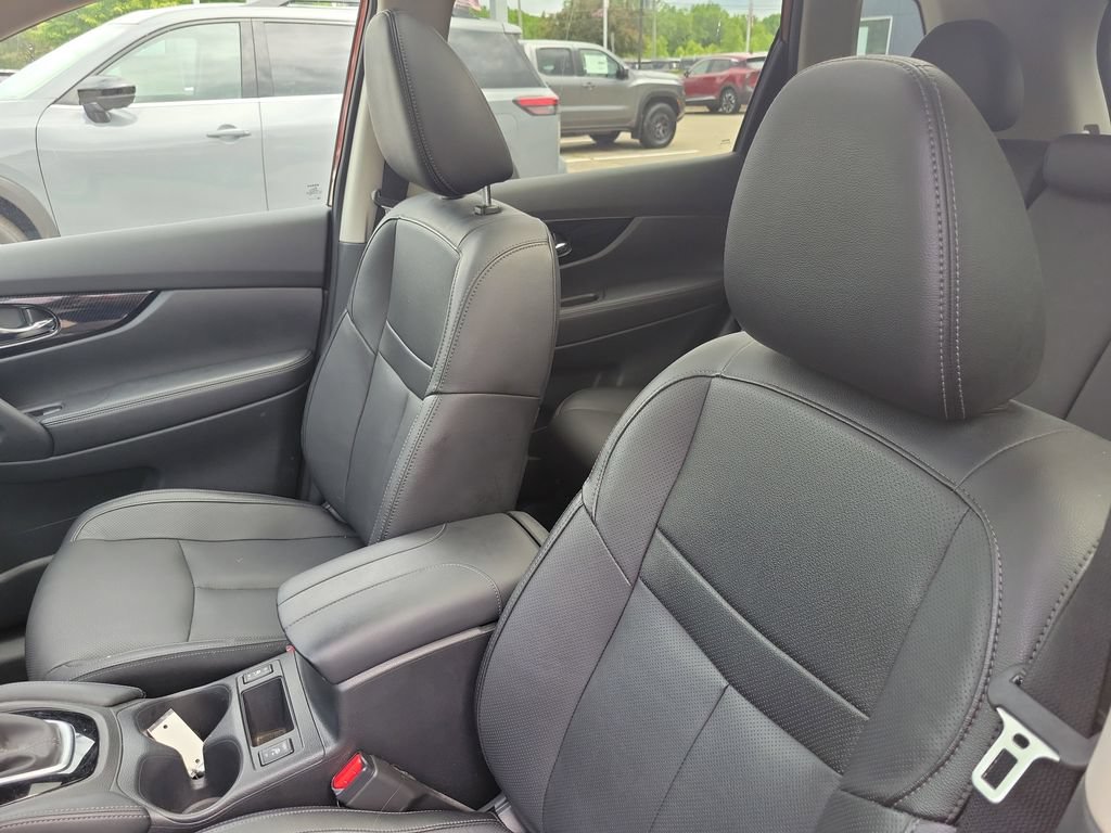 Used 2019 Nissan Rogue SL w/ Premium Package AWD/4WD image 12