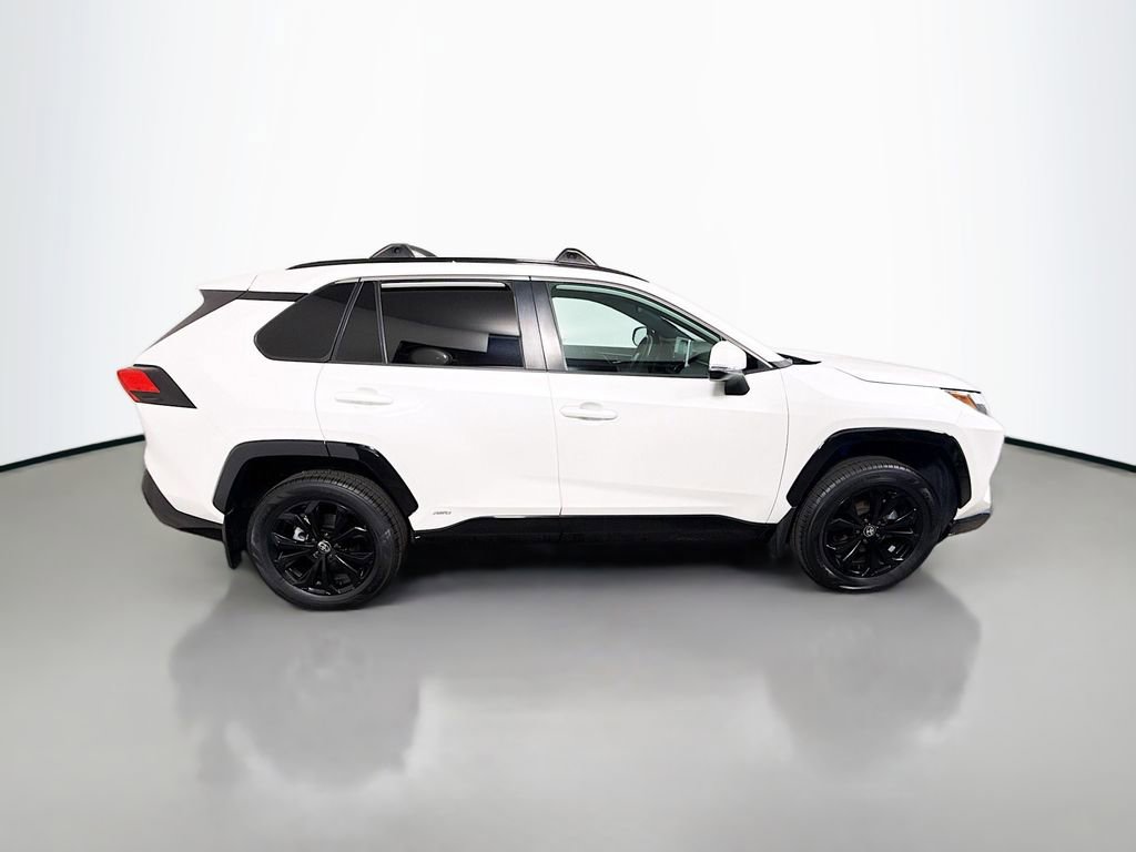 Used 2022 Toyota RAV4 SE image 8