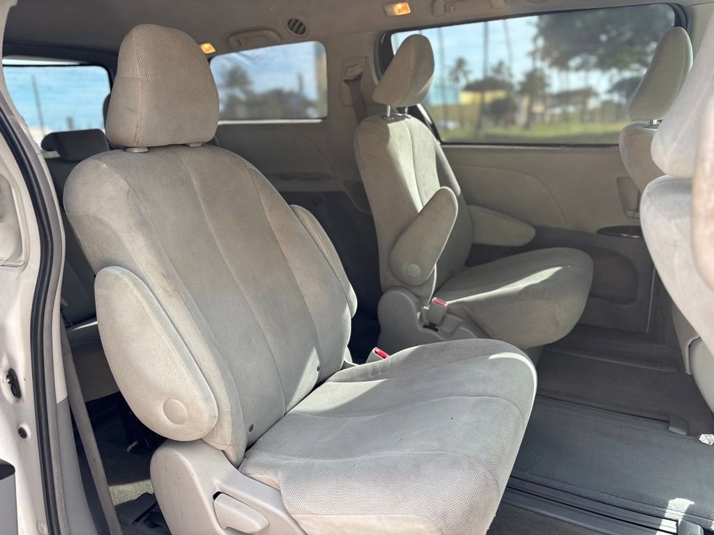 Used 2013 Toyota Sienna L FWD image 11