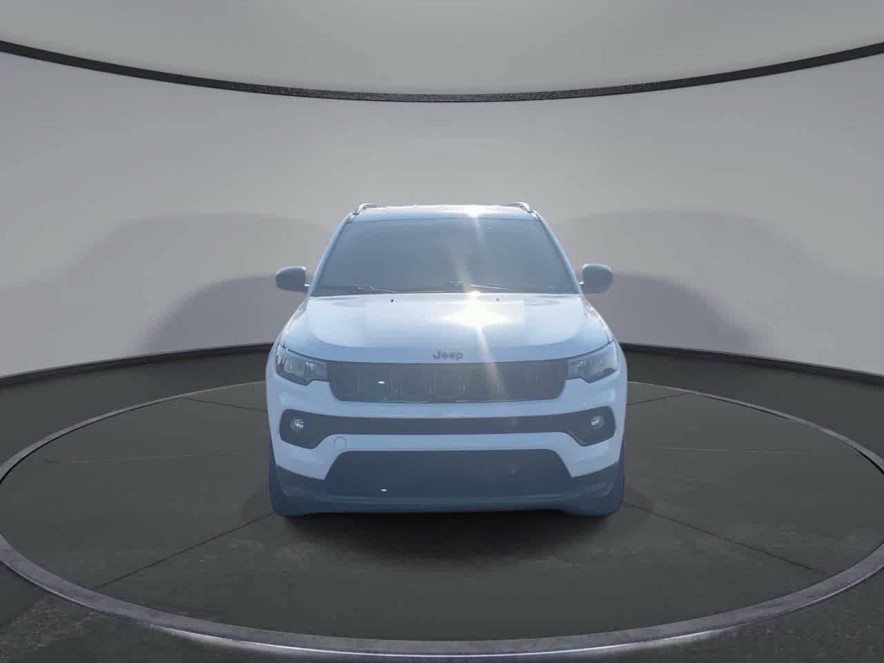 Used 2025 Jeep Compass Latitude w/ Convenience Group AWD/4WD image 3
