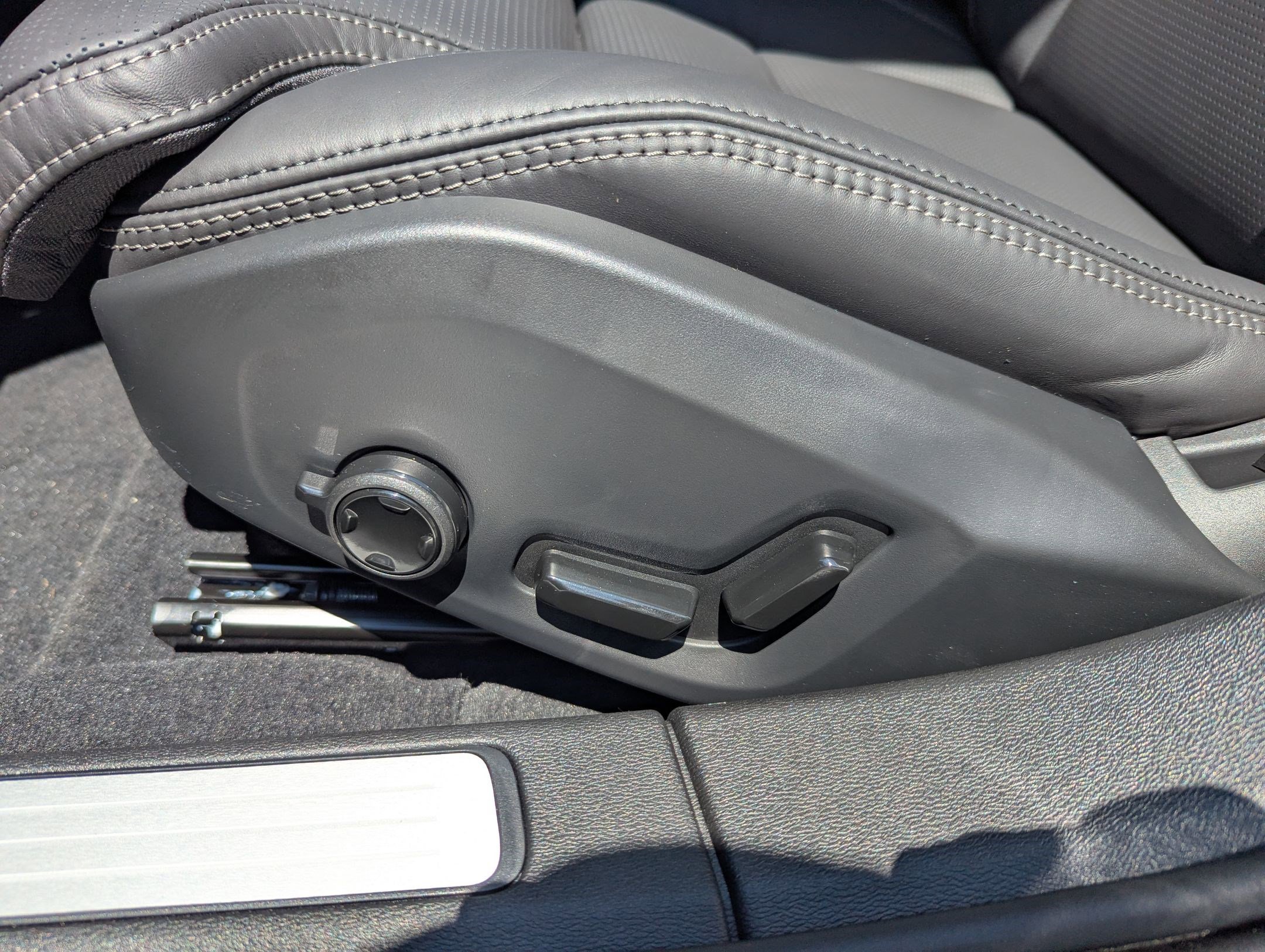 New 2026 Volvo V60 B5 Cross Country Ultra w/ Protection Package Premier image 9