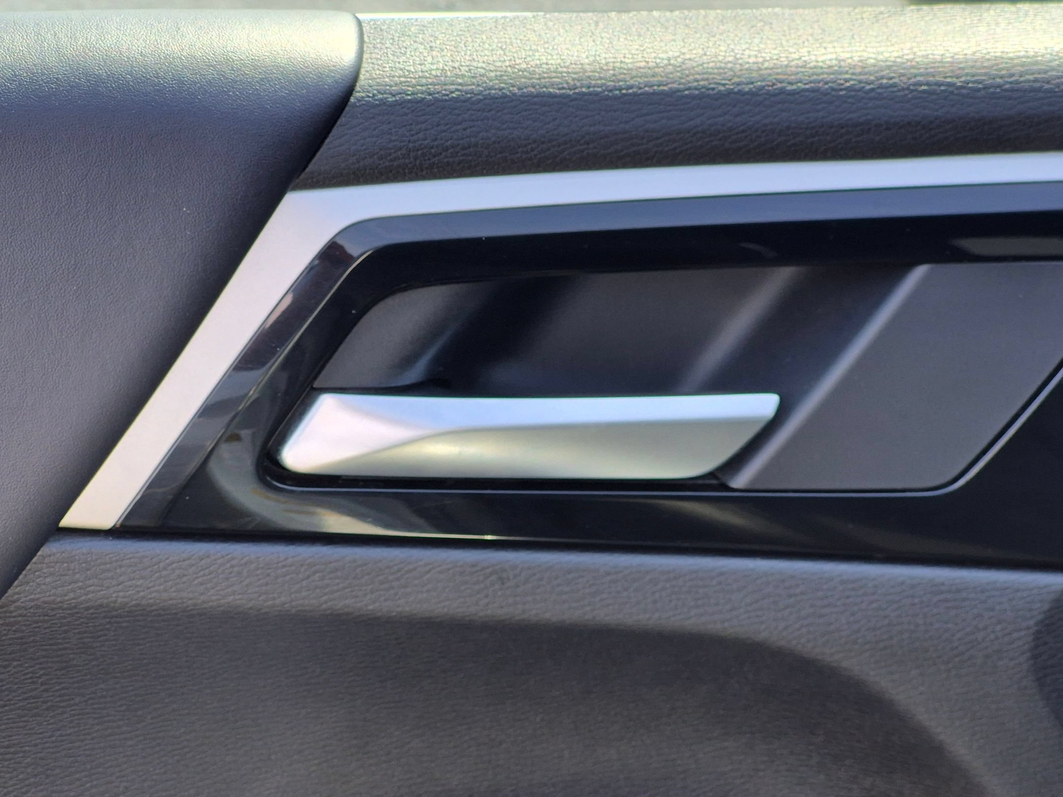 Used 2025 Mitsubishi Outlander AWD image 12