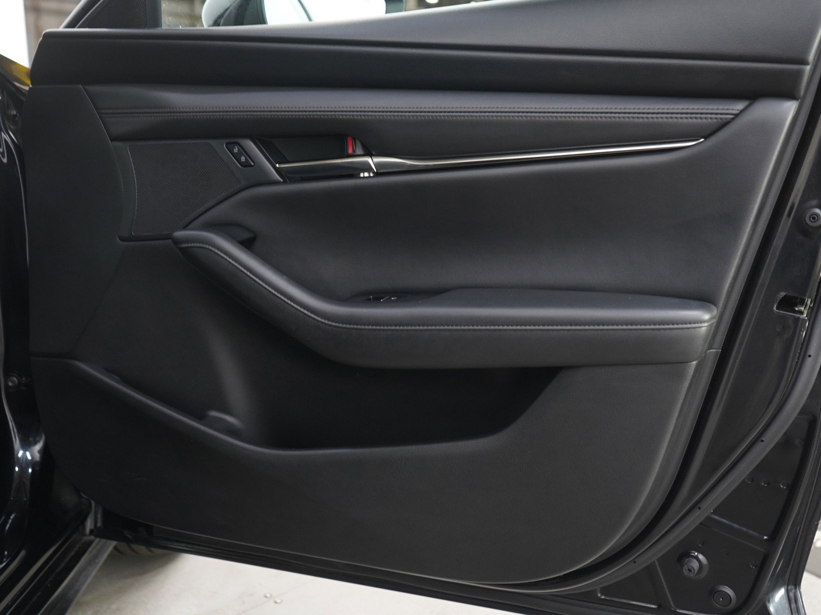 Used 2019 MAZDA MAZDA3 Sedan FWD image 9
