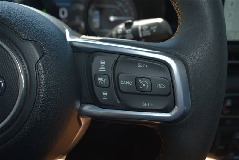 Used 2024 Jeep Wrangler Unlimited Sahara w/ Technology Group AWD/4WD image 15