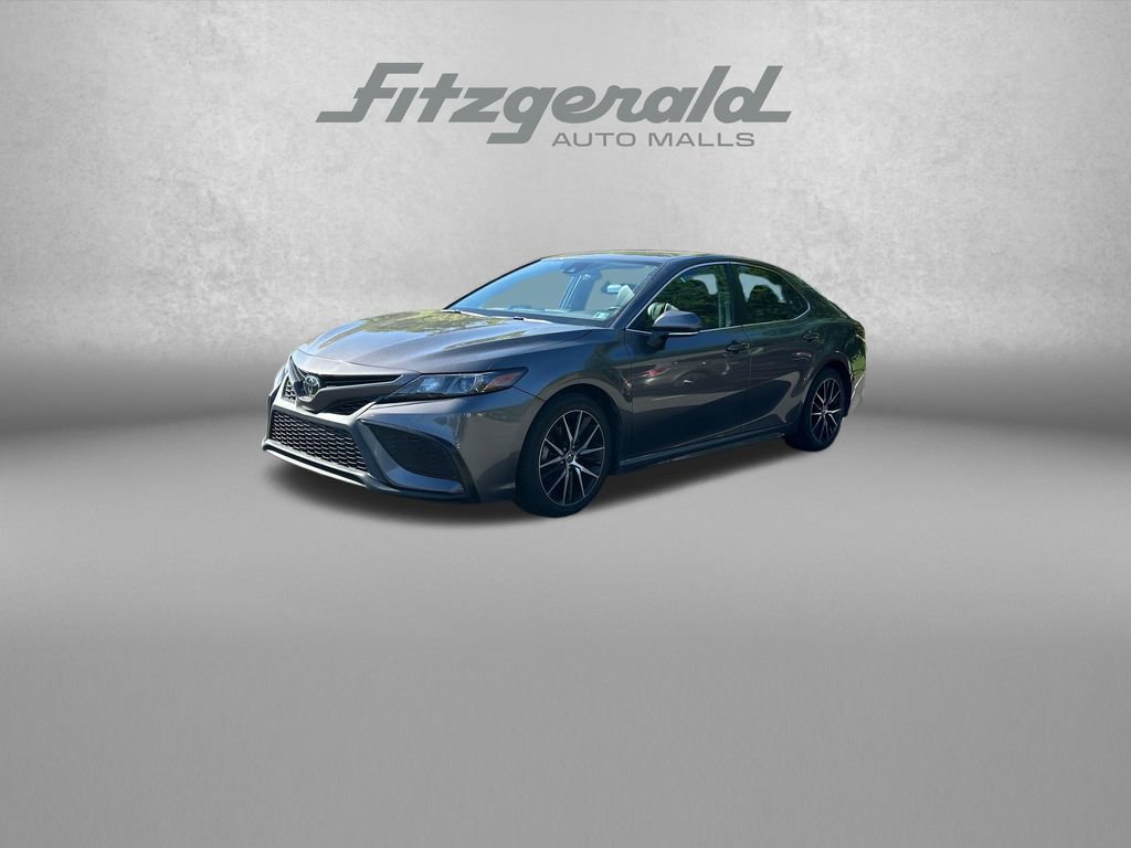 Used 2022 Toyota Camry SE FWD image 3