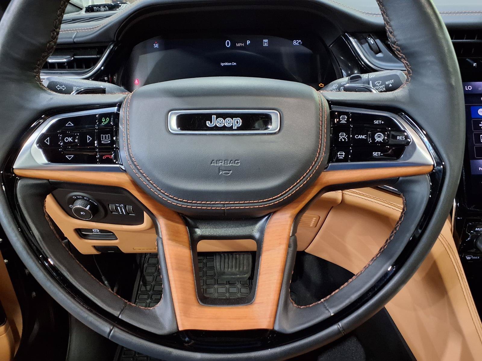 Used 2024 Jeep Grand Cherokee L Summit AWD/4WD image 12