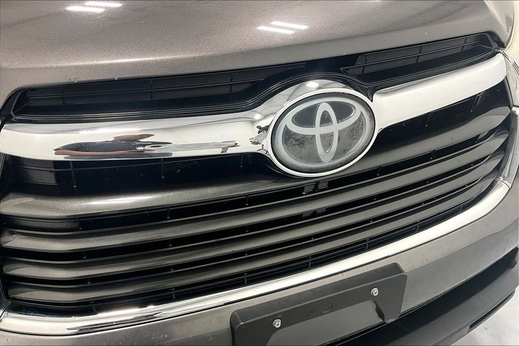 Used 2016 Toyota Highlander Limited Platinum image 26