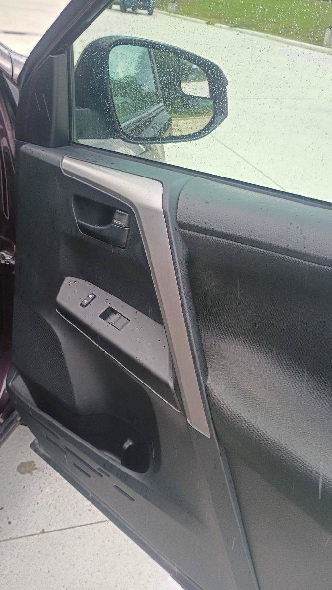 Used 2017 Toyota RAV4 LE FWD image 19