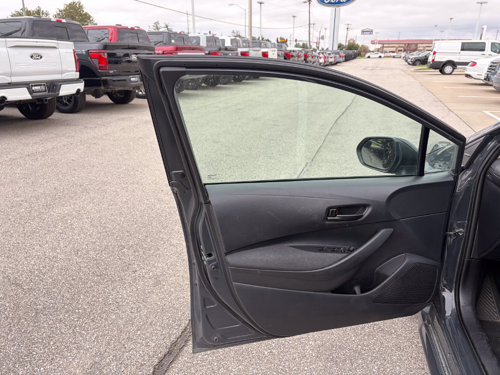 Used 2025 Toyota Corolla LE FWD image 10