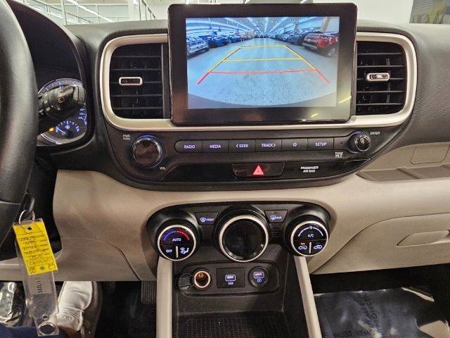 Used 2021 Hyundai Venue SEL image 16