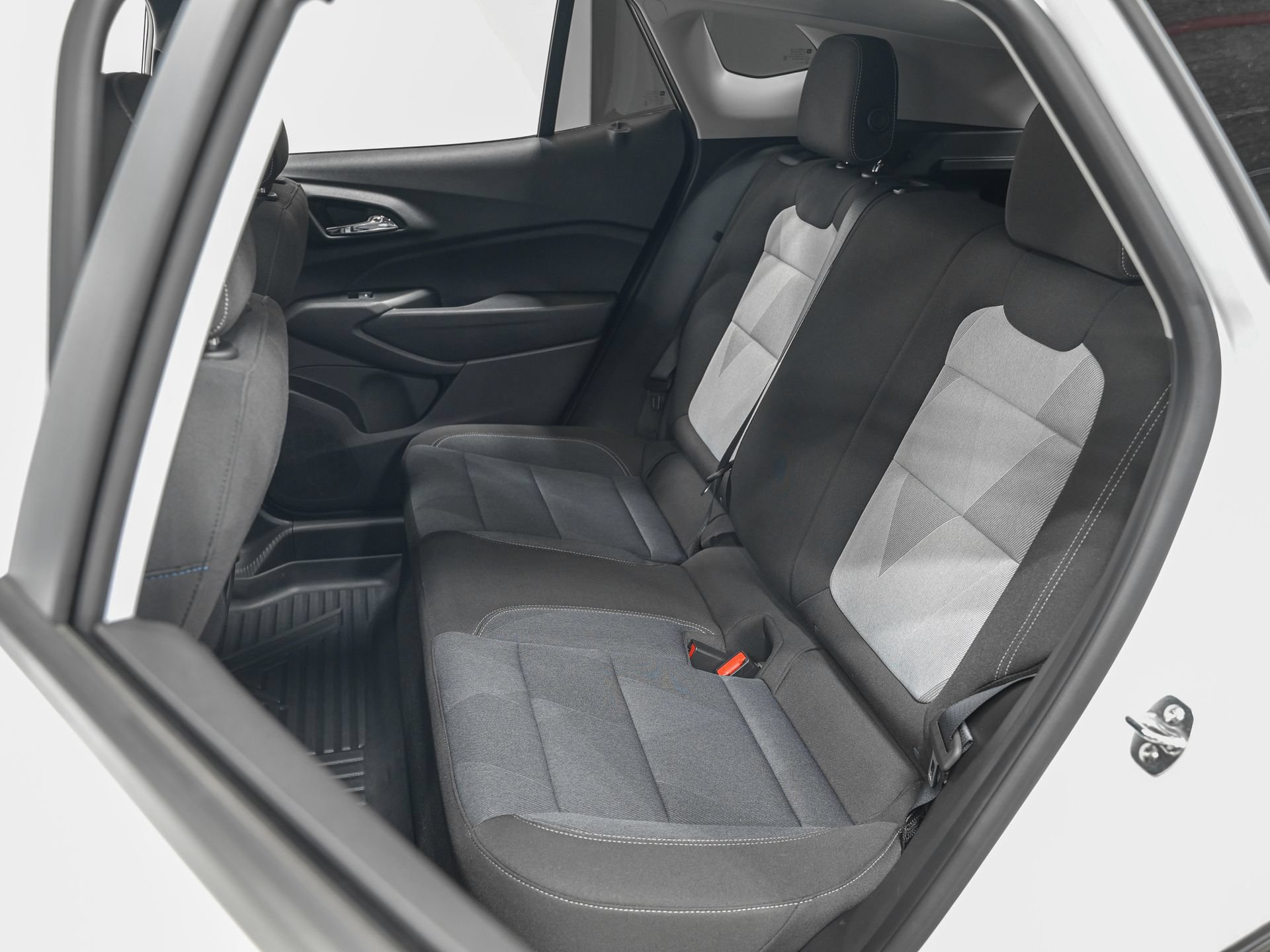 Used 2025 Chevrolet Trax LS FWD image 28