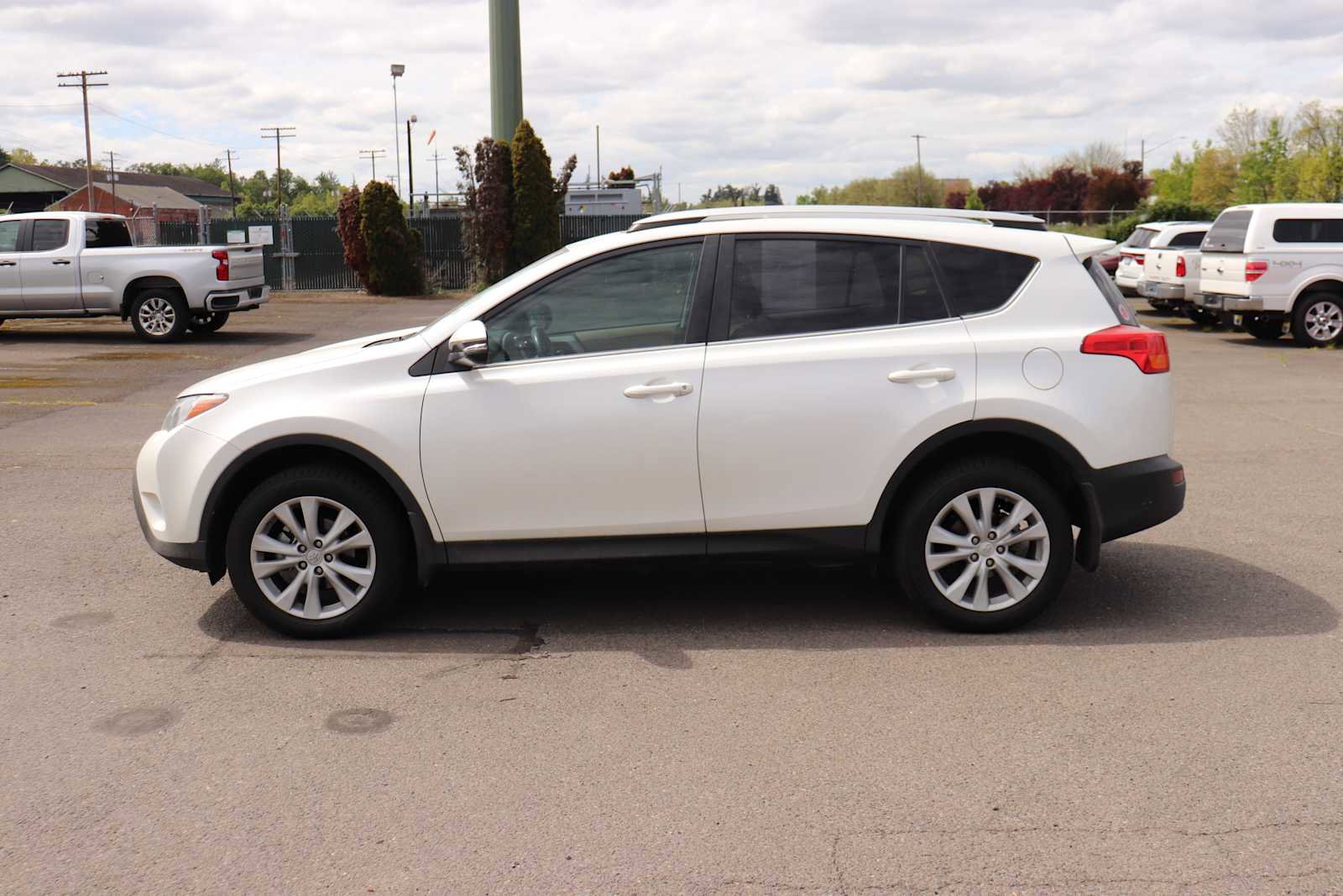 Used 2013 Toyota RAV4 Limited AWD/4WD image 8